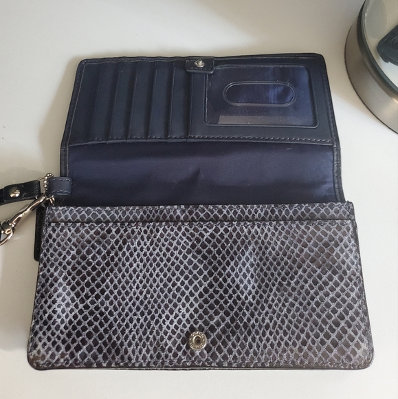 Coach wristlet - Picture 6 of 9